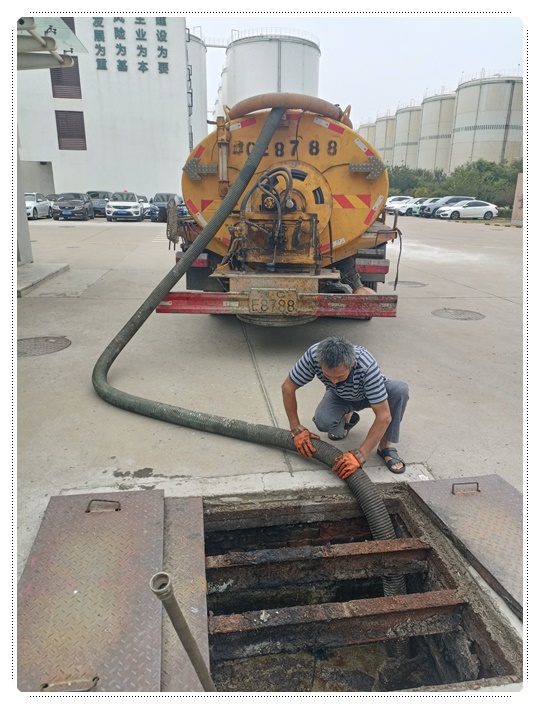 南宝镇隔油池清掏