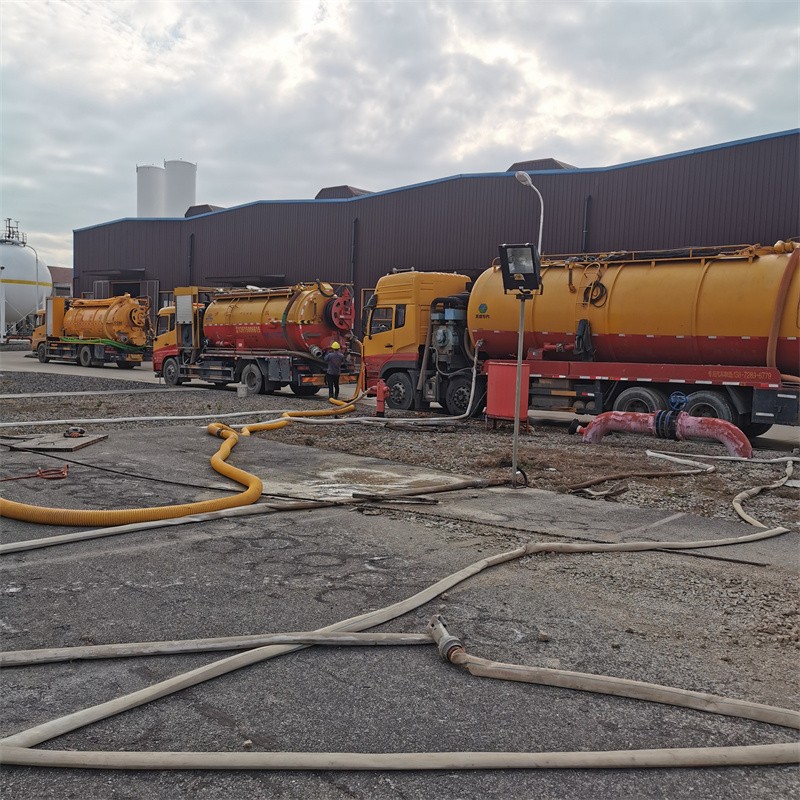 南宝镇污水池清理