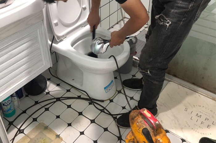 南宝镇马桶堵塞自己疏通还是找师傅?专业上门服务让你省时更省心