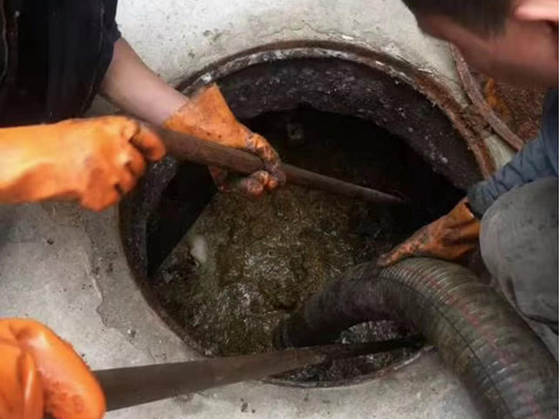 南宝镇清理化粪池时如何避免沼气的危害?